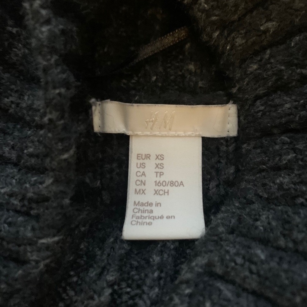 H&M sweater - Picture 3 of 3